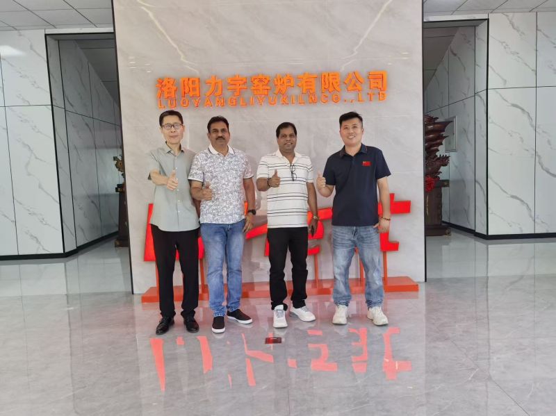 印度客户到访洛阳力宇窑炉 真空炉采购合作即将落地